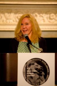 Journalist Katherine Boo accepts the 2013 Bernstein Award at a May 22 ceremony. / Credit: Sean Scanlin